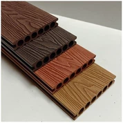 Lauko lentų kelio mediena